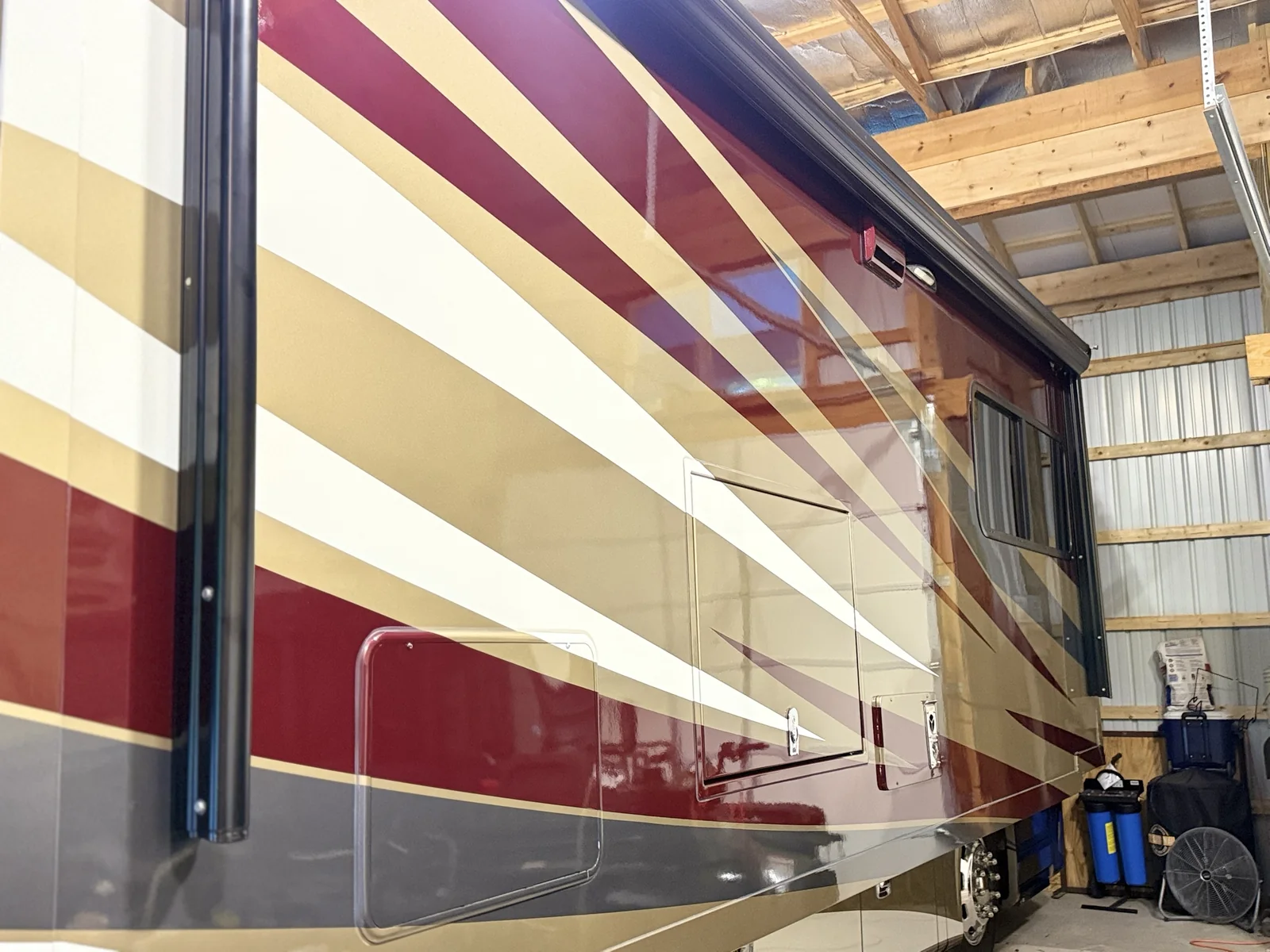 Motorhome sidewall paint with mirror-like reflections after RV polish